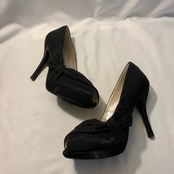 NWOT Caparros Platform Evening Shoe - Picture 1 of 4